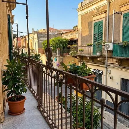 Viscuso House بيت ضيافة *